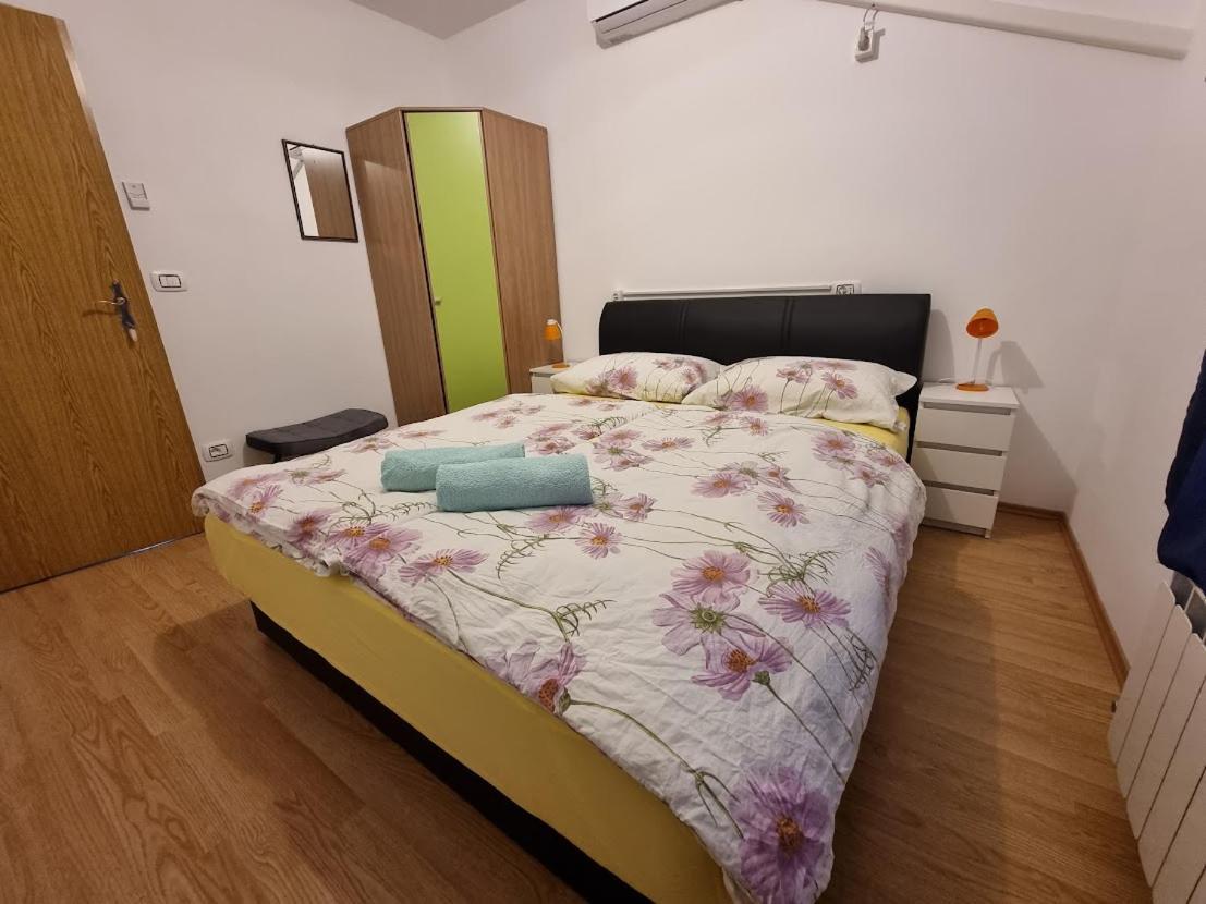 Apartma Patricija - Big Apartment For 6 톨민 외부 사진