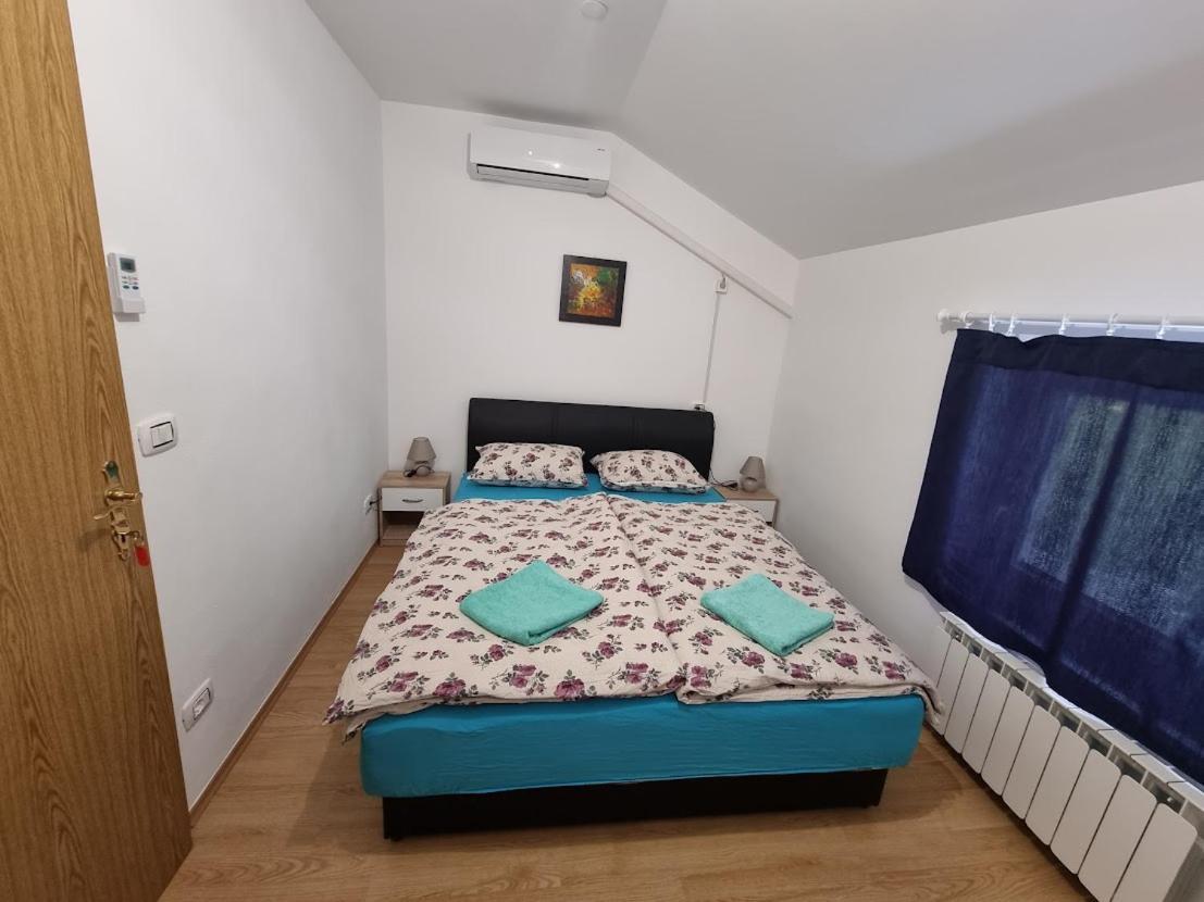Apartma Patricija - Big Apartment For 6 톨민 외부 사진